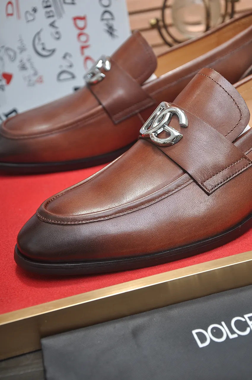 Men's men's shoes 💰500💶🌲 DG top 🔍🔍Men's new leather shoes 🚹 are on sale at the same time at the counter ⚠The uppers are imported cowhide from Italy, the entire imported cowhide lining, imported accessories 💪💪, completely 1⃣️ vs 1⃣️ replica 🇮 🇹💪💪, ⚠Sole: The original sole is specially provided by the original factory, the exclusive movable molded sole is super comfortable, ⚠The original factory follows the order, 🔍🔍high quality, you can enter and exit the counter at will, welcome to compare ⚠Size: 38-44 (45 customized)